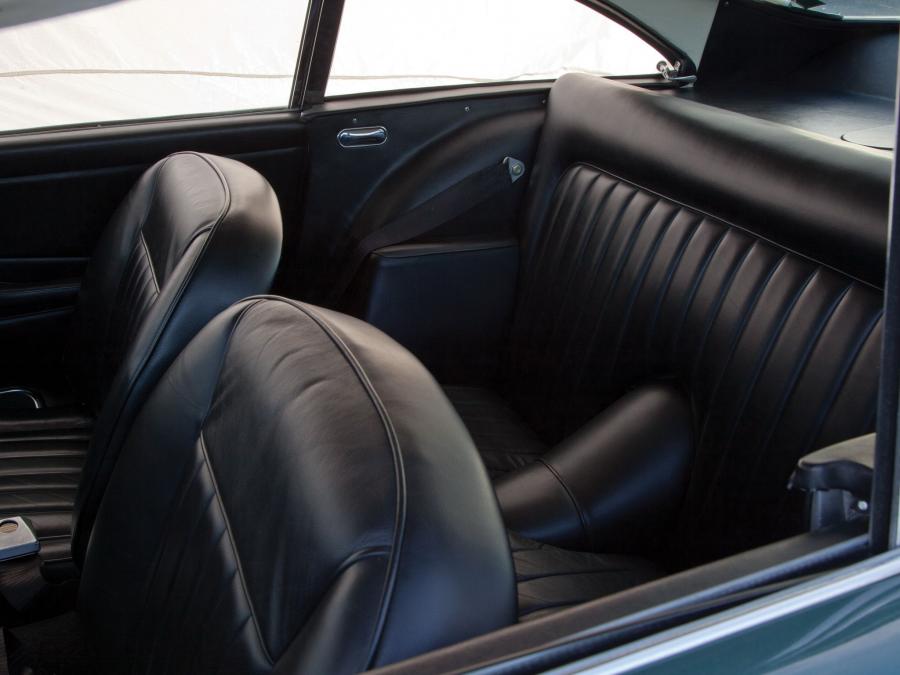 Интерьер Aston Martin DB4 (Series II) 1960 года  (UK) (фото 35 из 38)